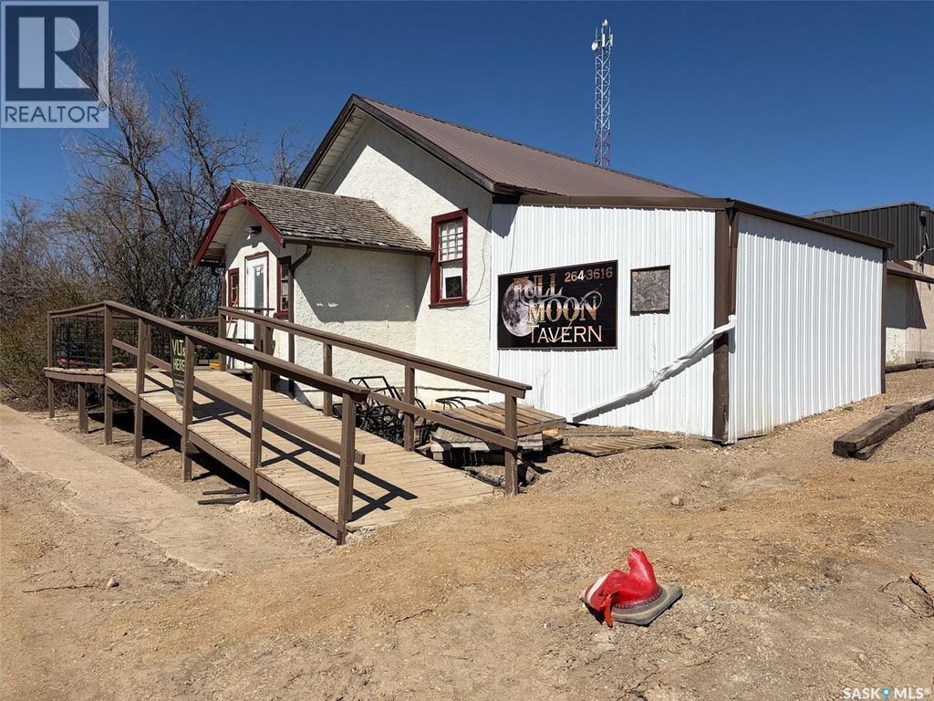 106 1st Street E, Kincaid
