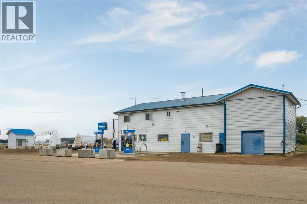 2 Railway Avenue N, Hay Lakes