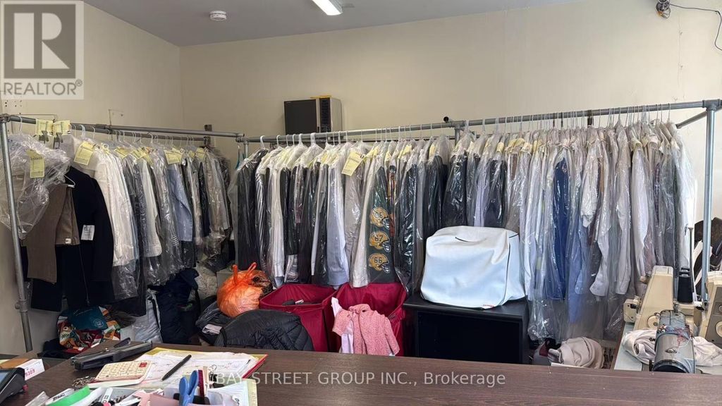 674 College Street, Toronto (palmerston-Little Italy)