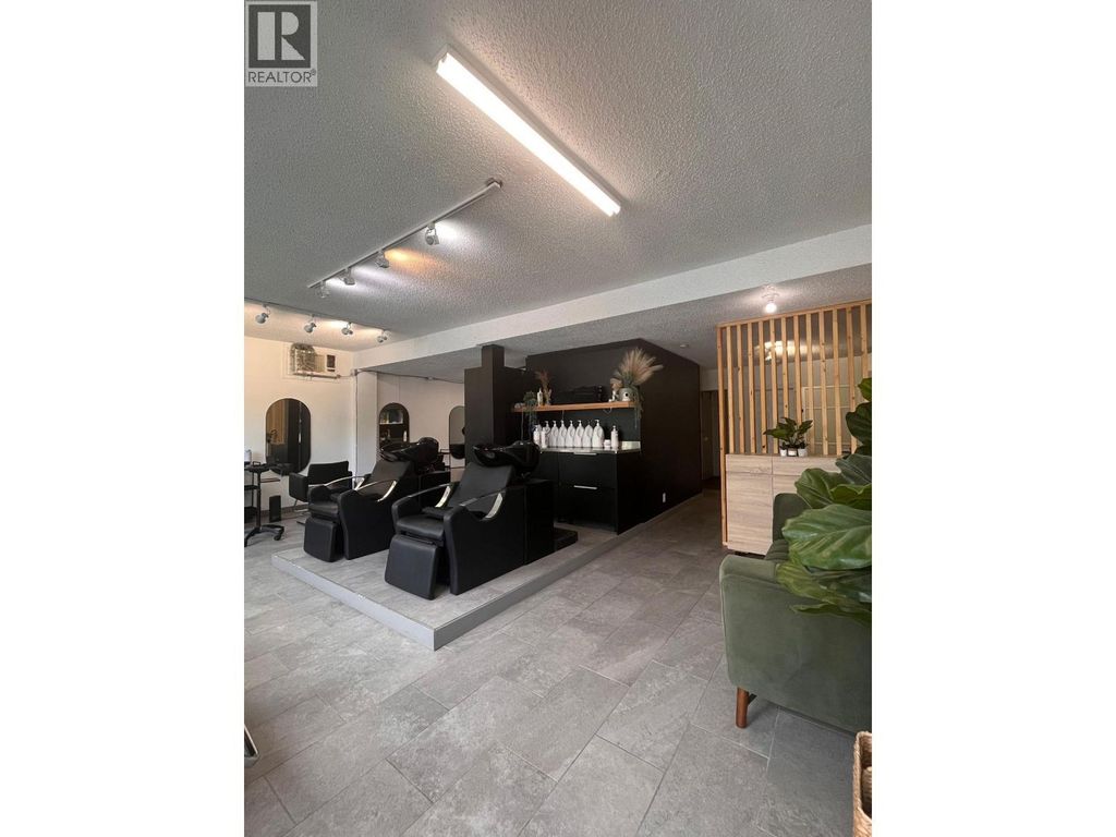 1 8123 Main Street, Vancouver