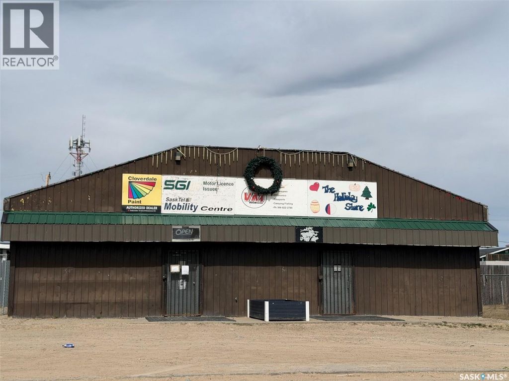 145 La Loche Avenue, La Loche