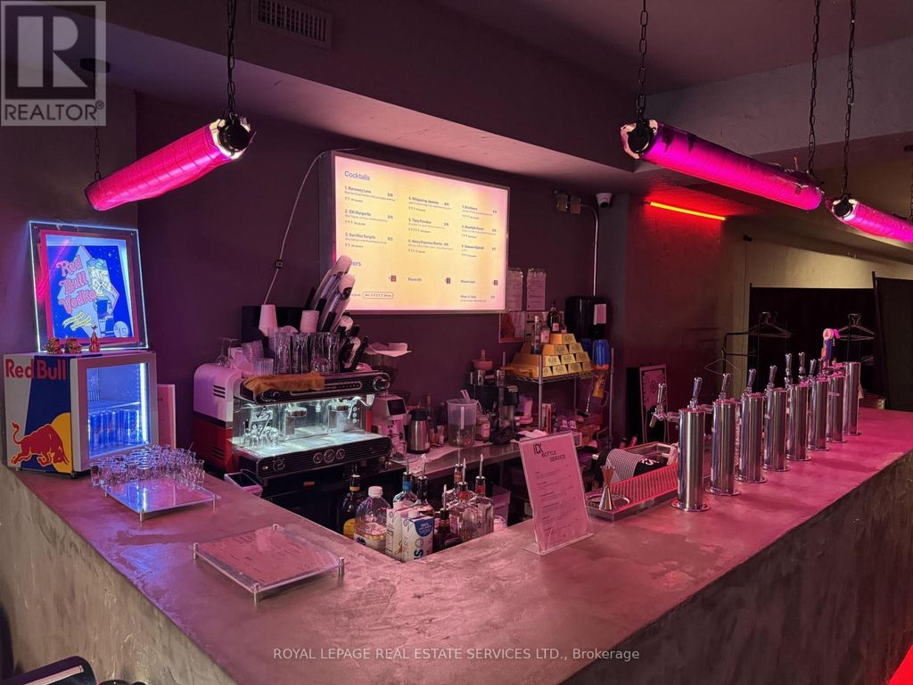 172 Ossington Avenue, Toronto (trinity-Bellwoods)