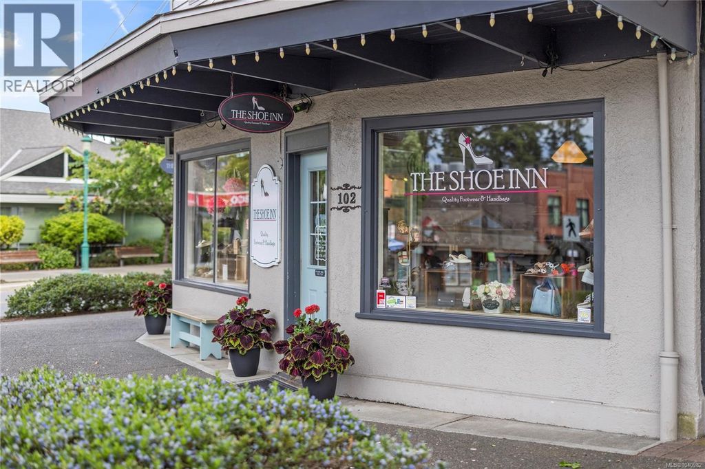 102 Second Ave W, Qualicum Beach