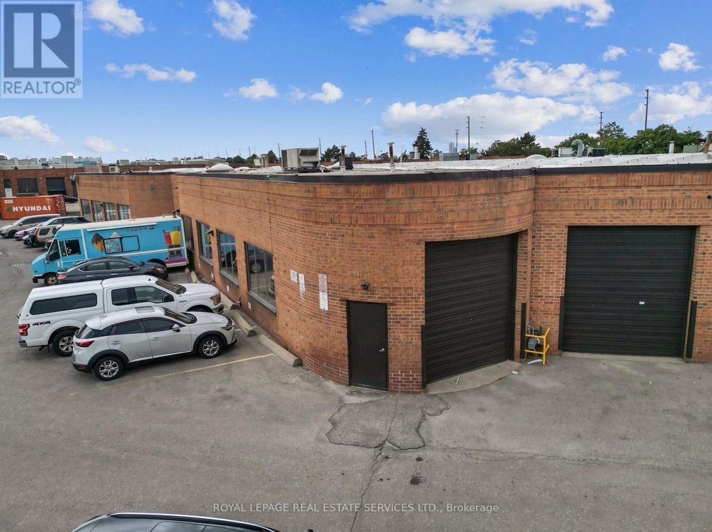 1 - 32 Goodmark Place, Toronto (west Humber-Clairville)