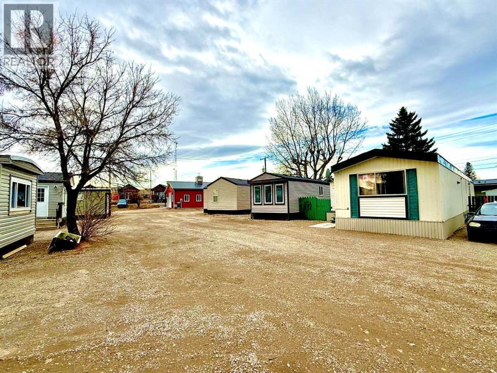 1048 Elk Avenue, Pincher Creek