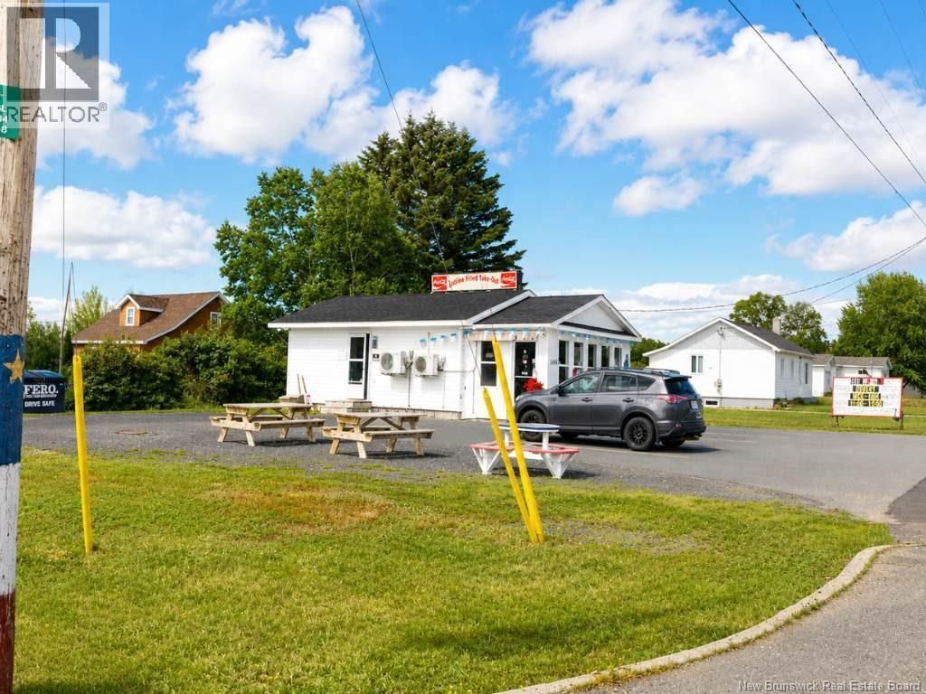 1805 Route 322, Robertville