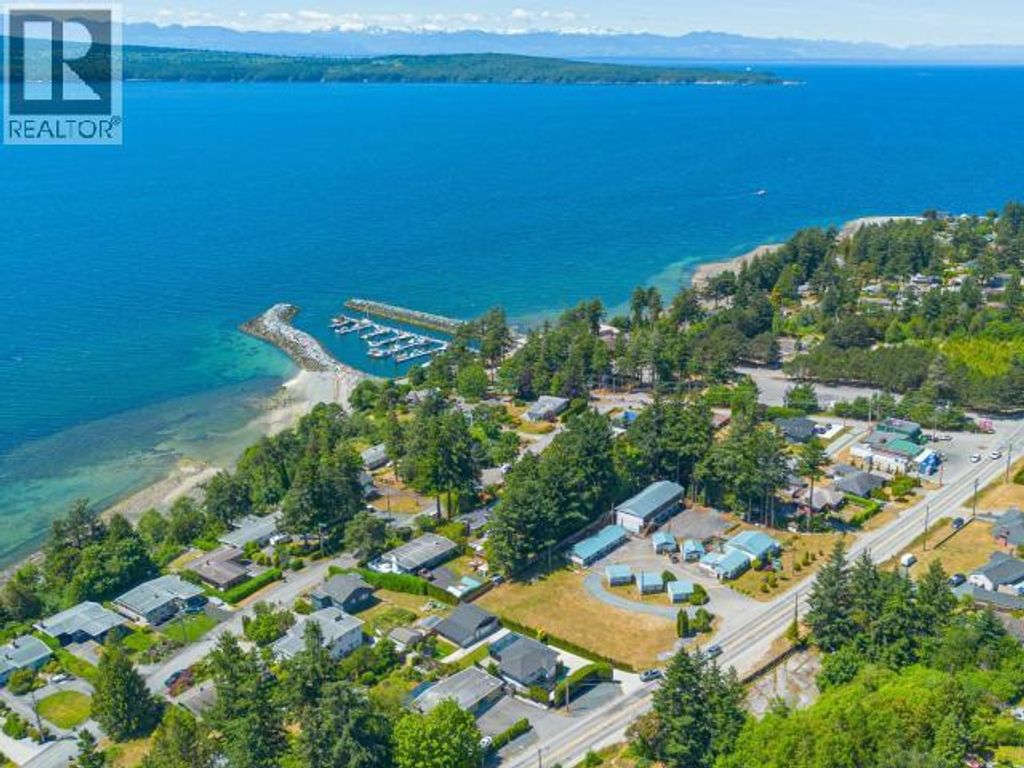 7156 Thunder Bay Street, Powell River