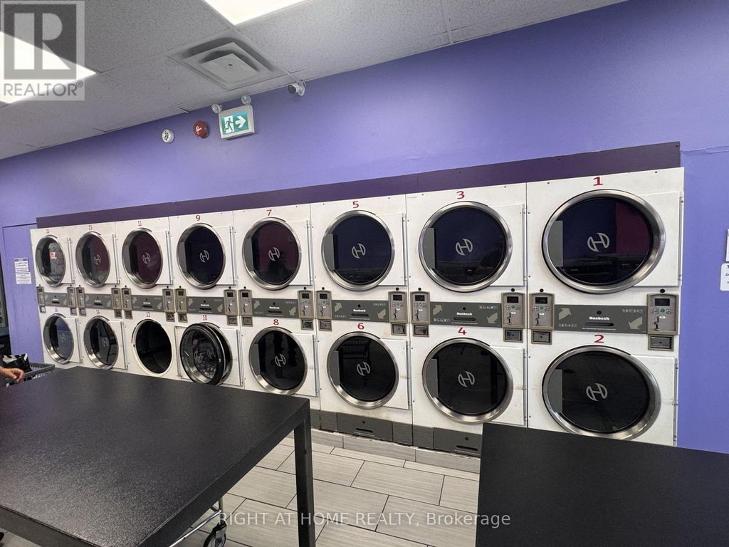 20a Rexdale Boulevard, Toronto (rexdale-Kipling)