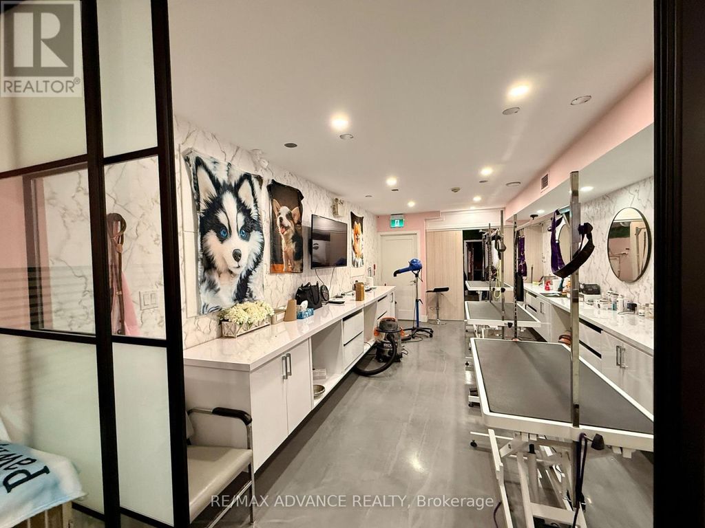 Bsmt - 642 Queen Street W, Toronto (trinity-Bellwoods)