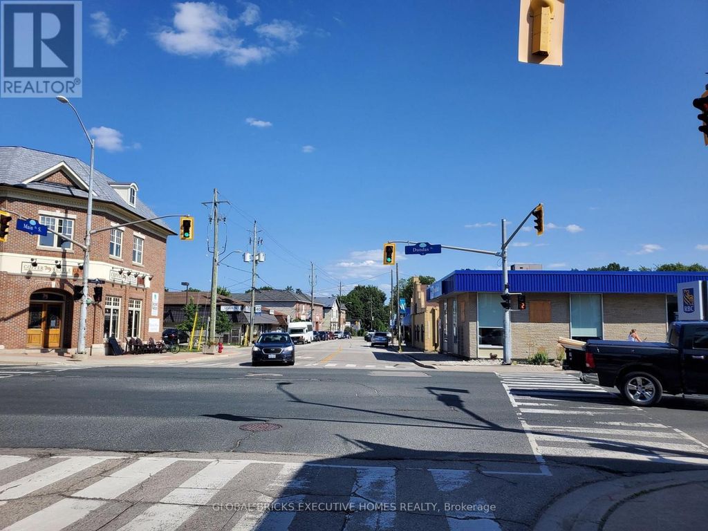 9 Main Street N, Hamilton (waterdown)