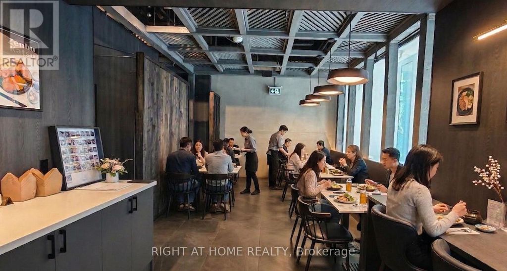 Upper - 6 Eglinton Avenue E, Toronto (mount Pleasant West)