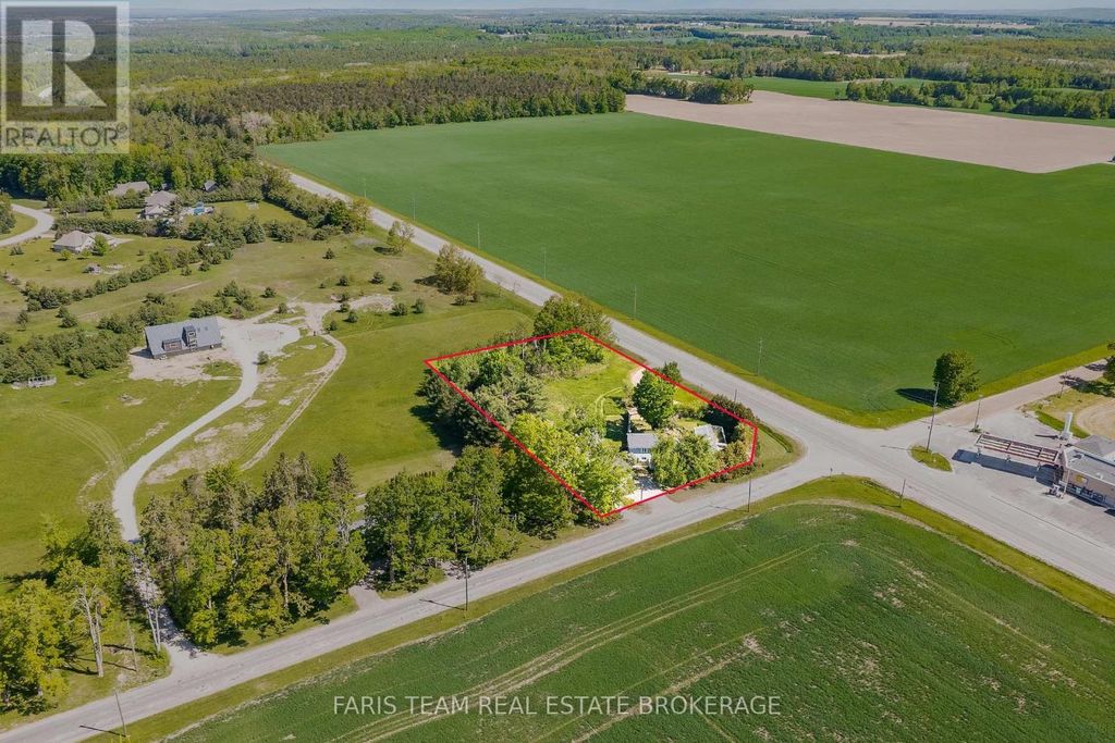1008 Rainbow Valley Road W, Springwater