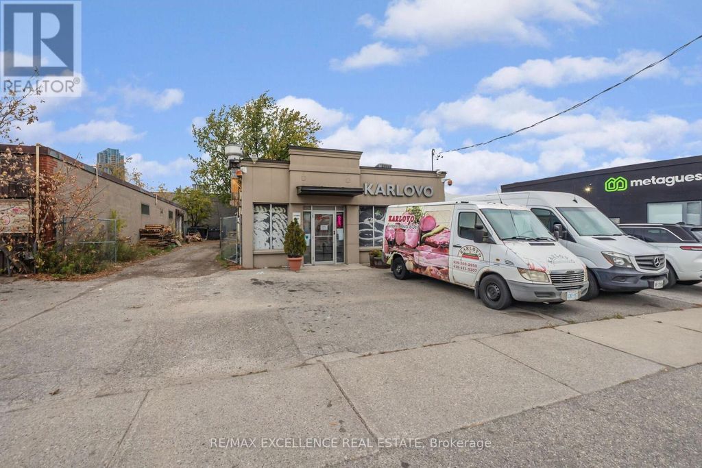 8 Six Point Road, Toronto (islington-City Centre West)