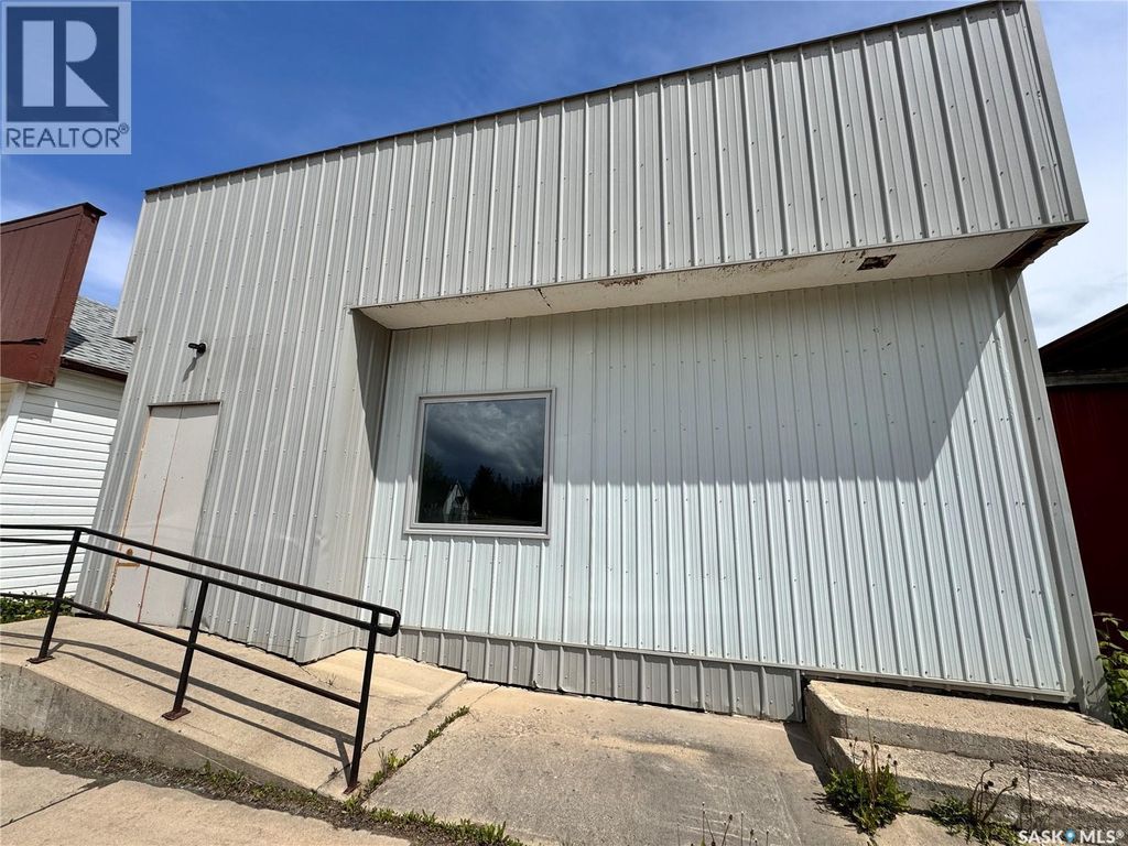 205-207 Main Street, Lintlaw