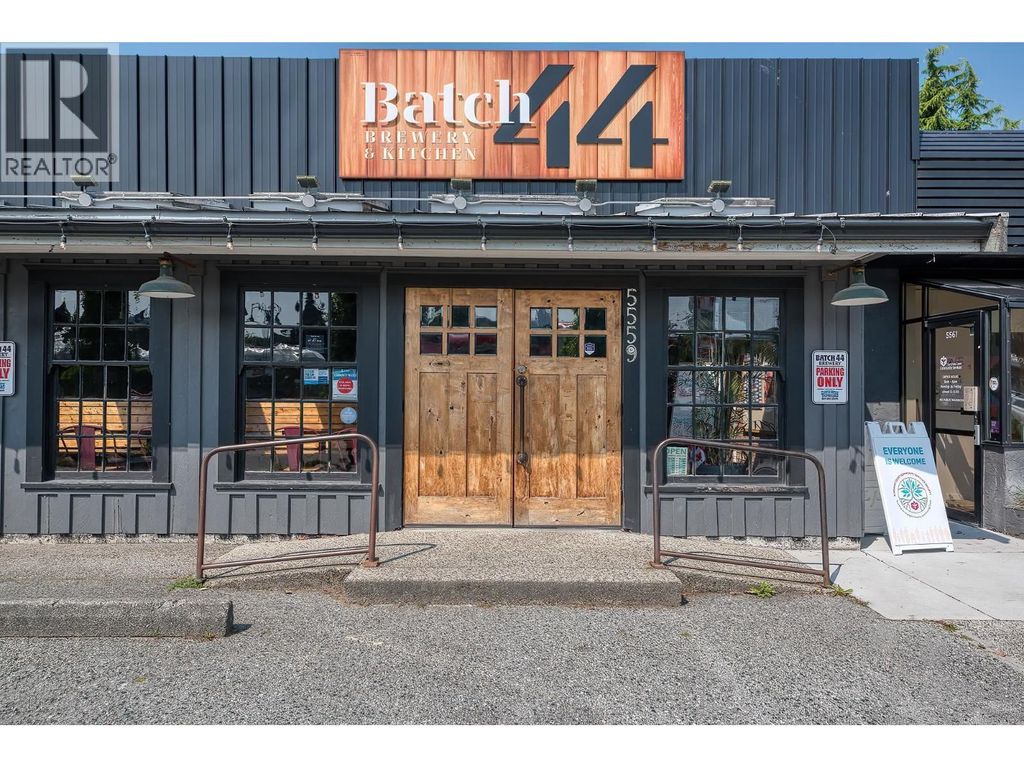 5559 Wharf Road, Sechelt