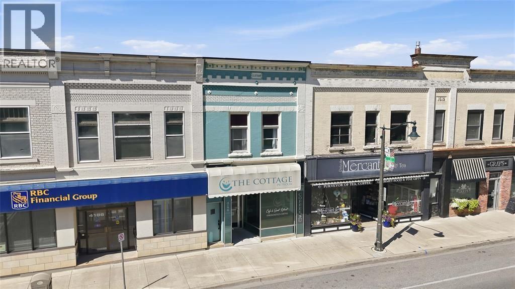 4190 Petrolia Line, Petrolia