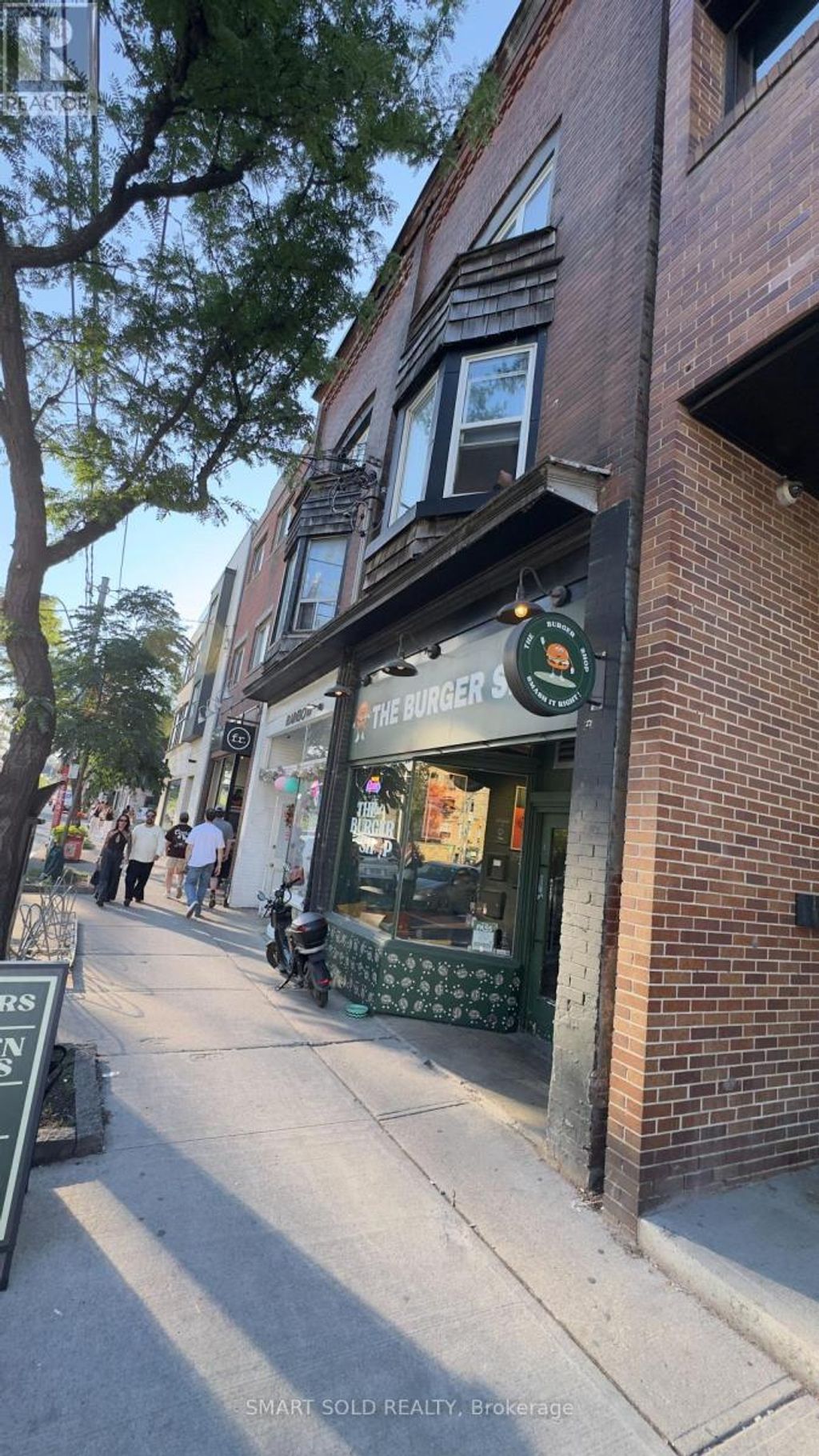 960 Queen Street W, Toronto (trinity-Bellwoods)