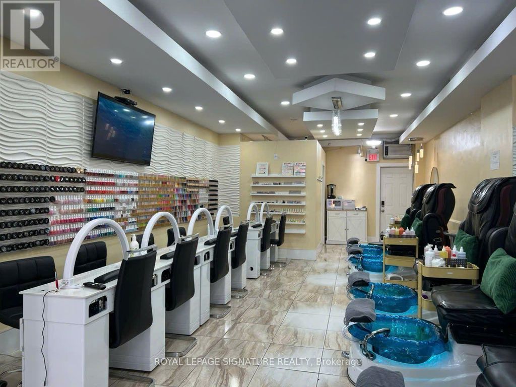 2195 Queen Street E, Toronto (the Beaches)