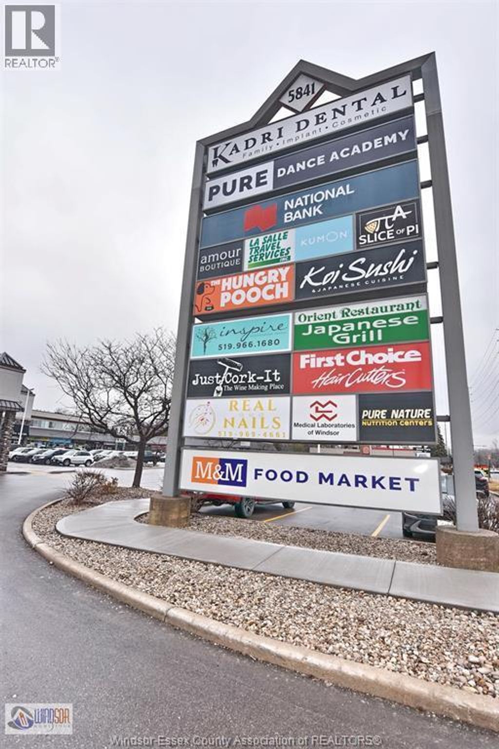 5841 Malden - Malden Centre Plaza, Lasalle