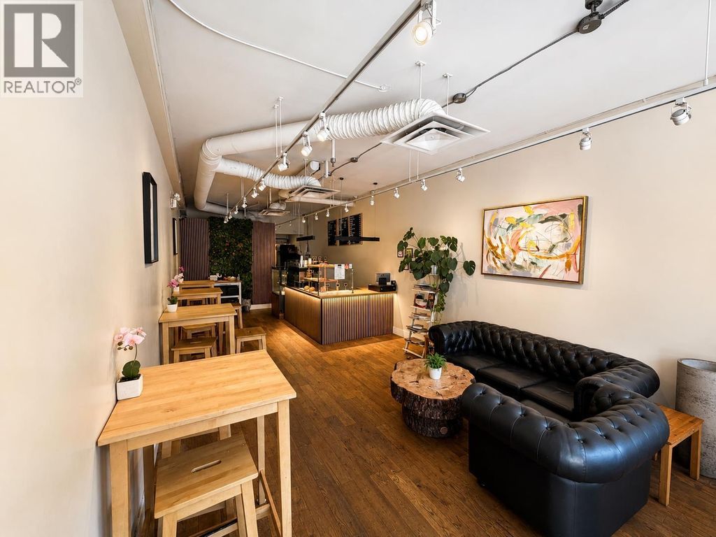 3341 W Broadway, Vancouver