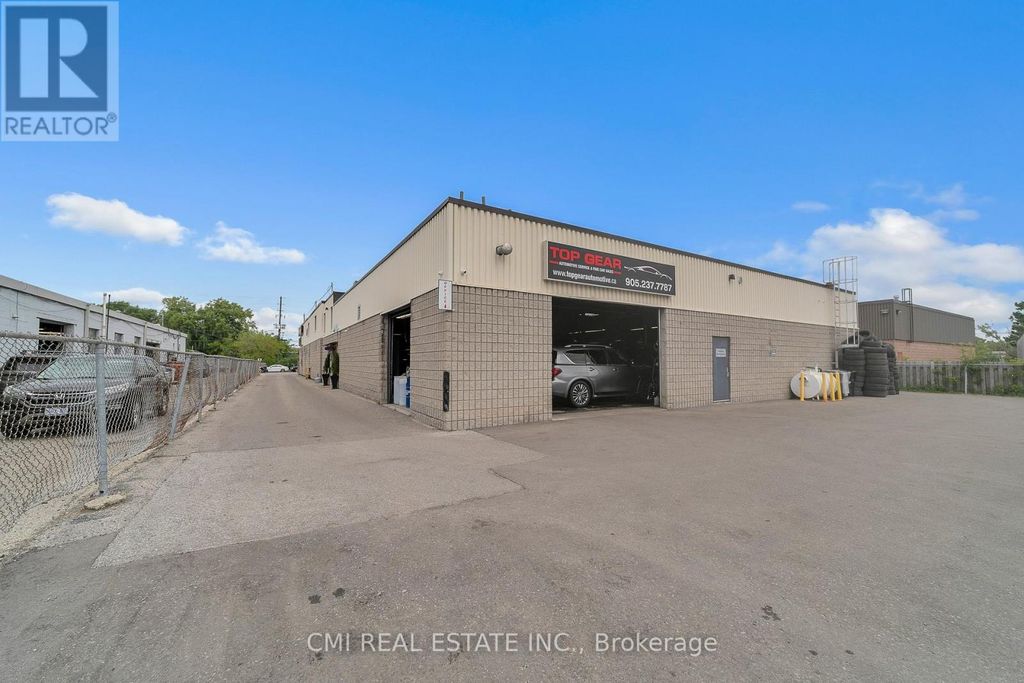 2 - 60 Industrial Road, Richmond Hill (crosby)