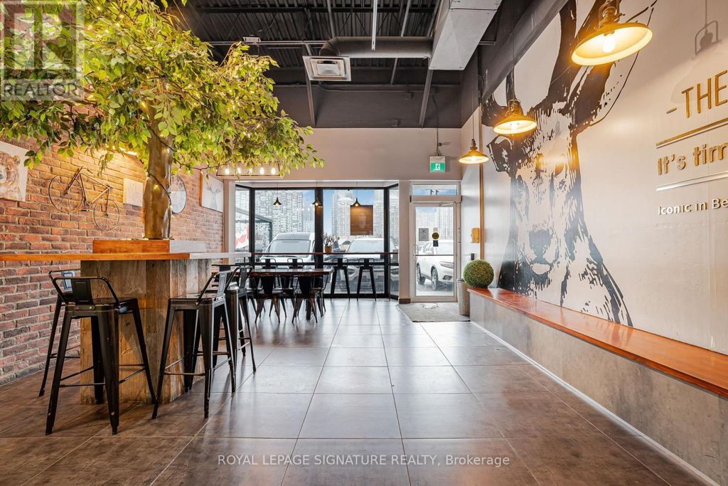 11 - 325 Central Parkway W, Mississauga (fairview)