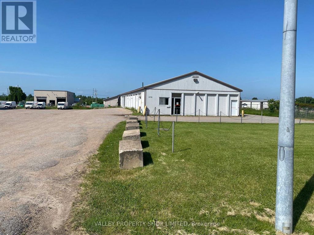 978 Cecelia Street, Pembroke
