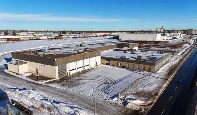 13940 Yellowhead Trail Nw, Edmonton