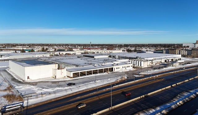 13940 Yellowhead Trail Nw, Edmonton