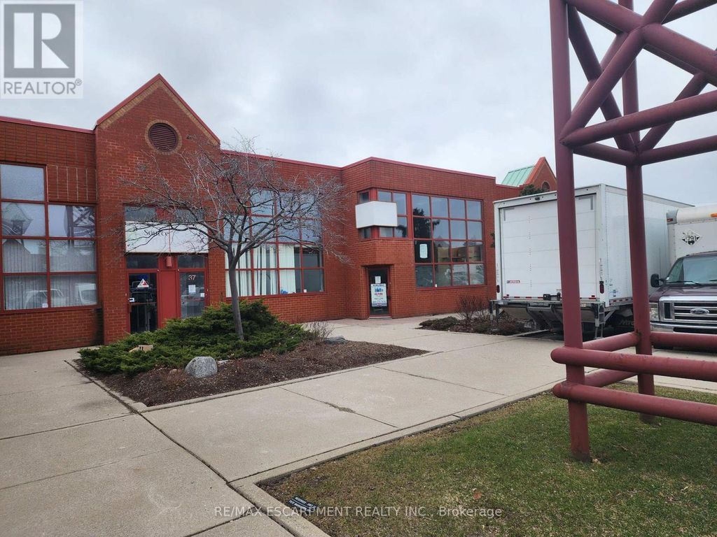 38 - 5100 South Service Road, Burlington (mountainside)