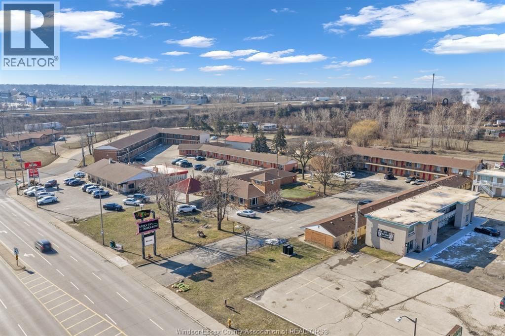 2885-2889 Howard Avenue, Windsor