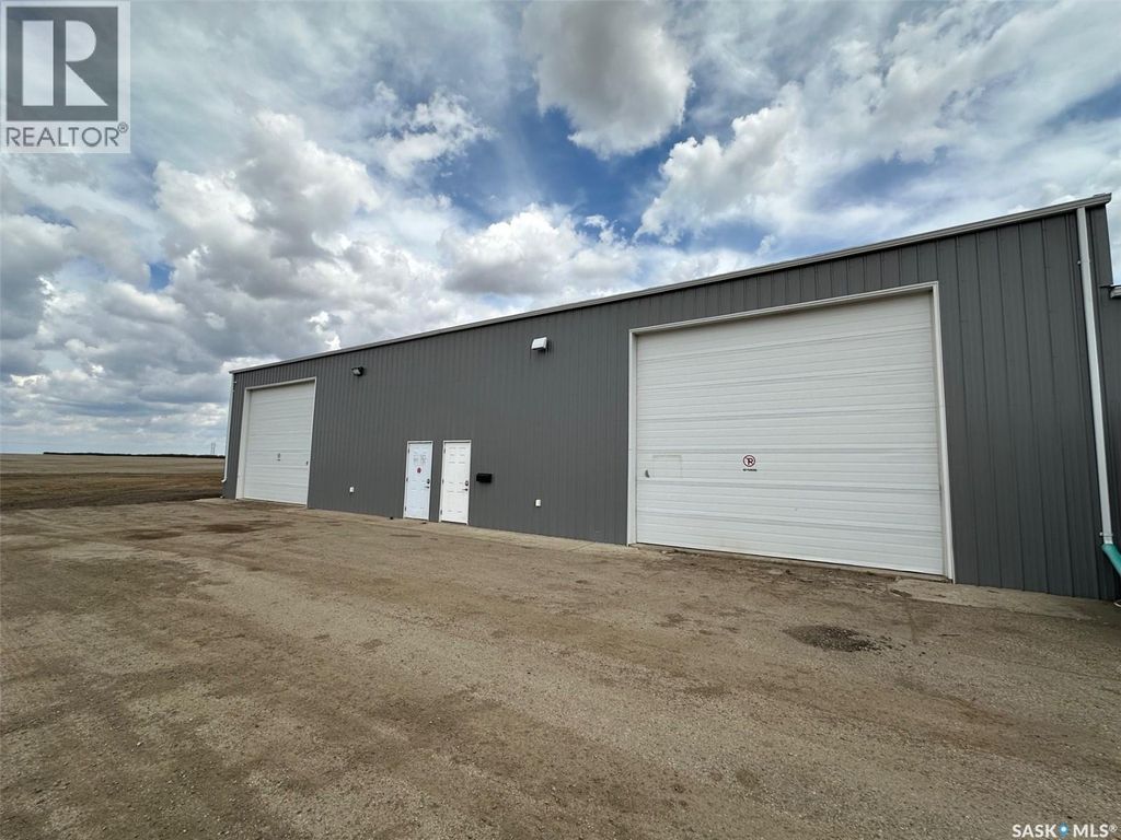 3c 820 N Service Road W, Moose Jaw