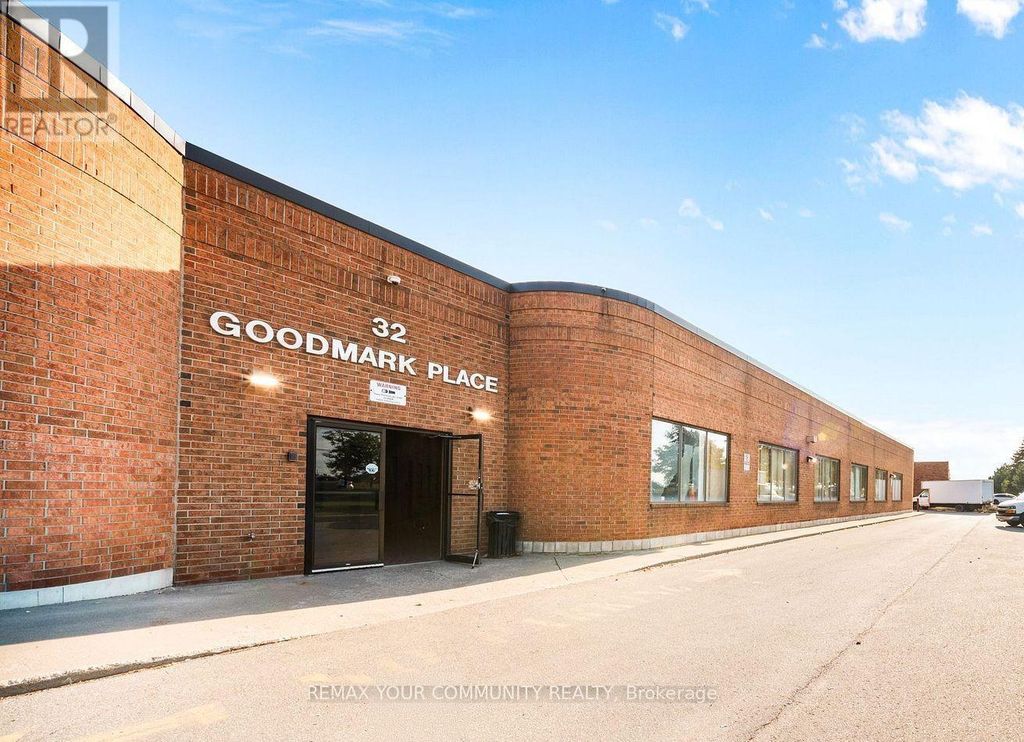 3 - 32 Goodmark Place, Toronto (west Humber-Clairville)