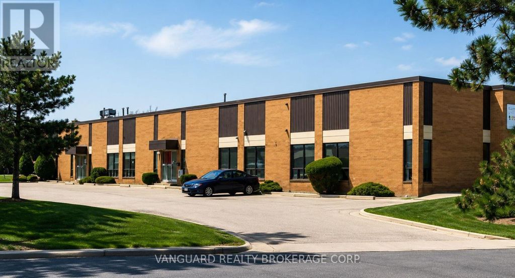 16 - 40 Magnetic Drive, Toronto (york University Heights)