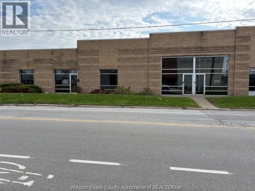 2488 Mcdougall, Windsor