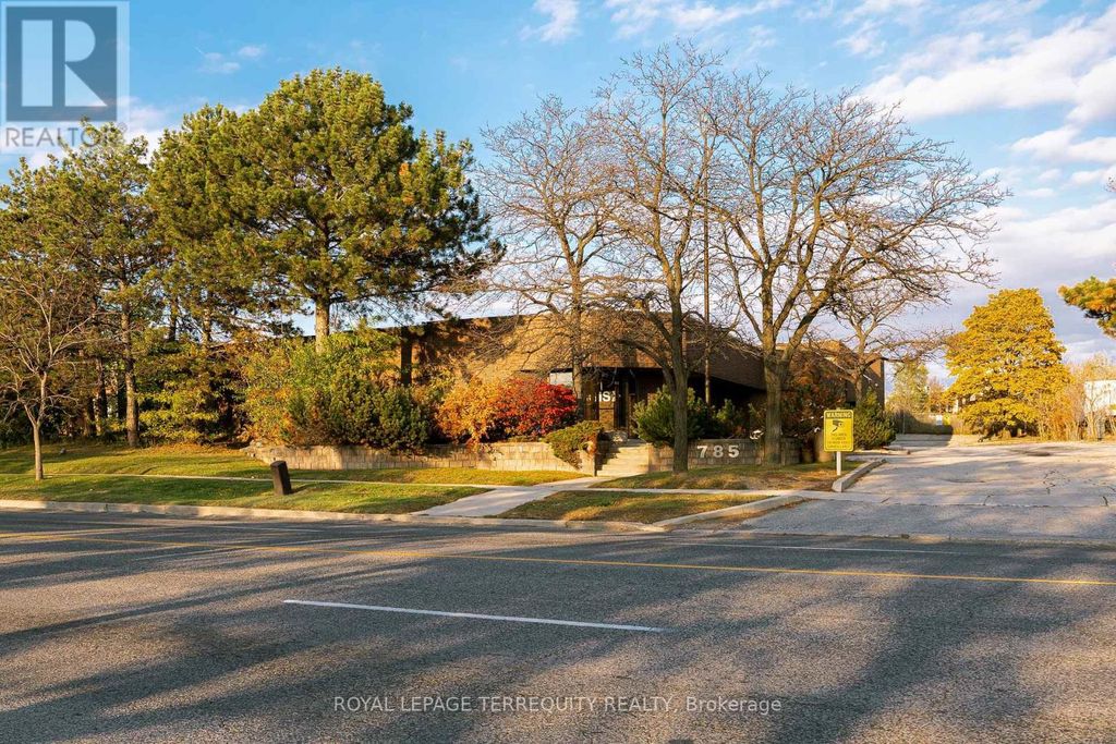 785 Arrow Road, Toronto (humbermede)