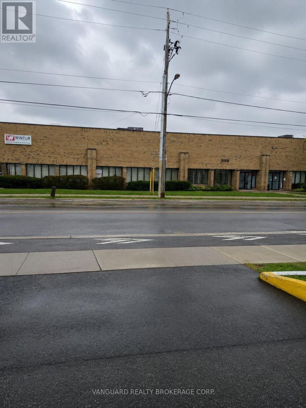 265 Champagne Drive, Toronto (york University Heights)