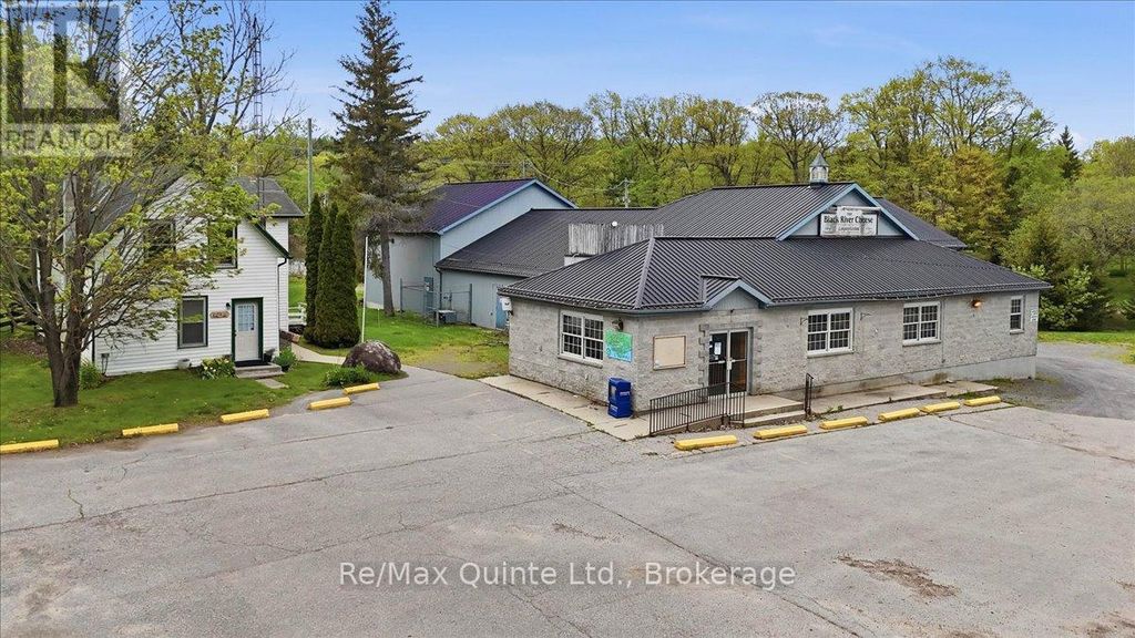911-913 County Road 13, Prince Edward County (south Marysburg Ward)