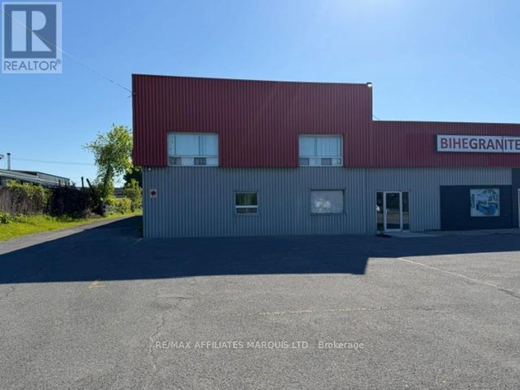 1397 Rosemount Avenue, Cornwall