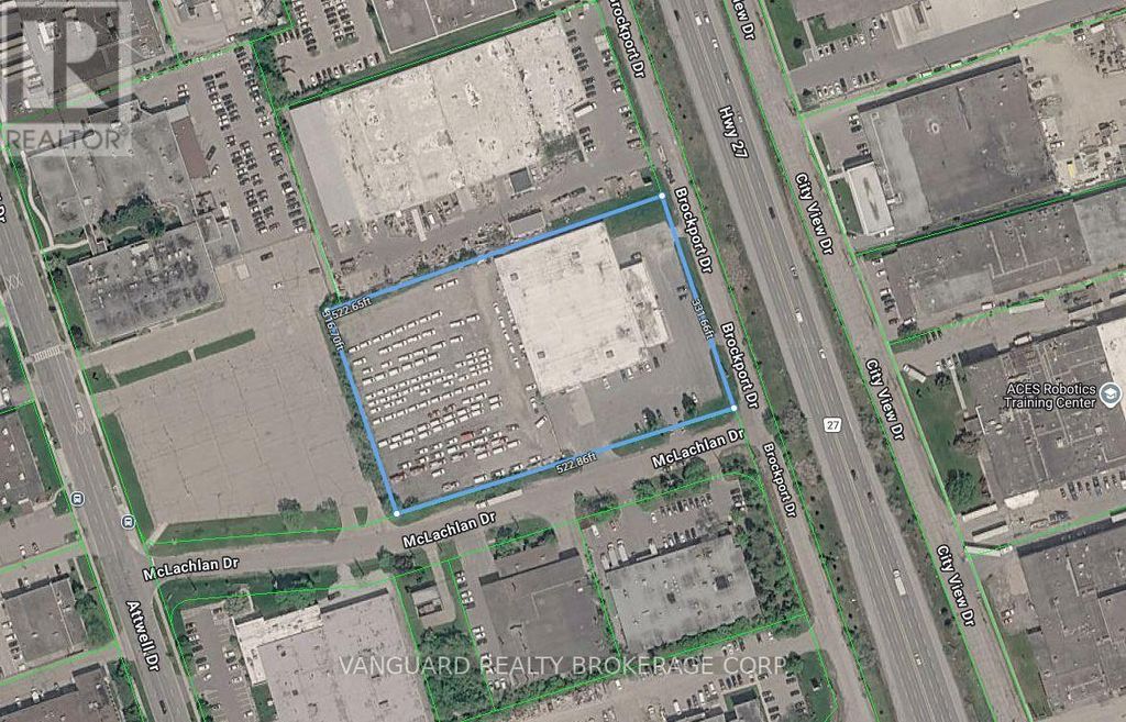 10 Mclachlan Drive, Toronto (west Humber-Clairville)