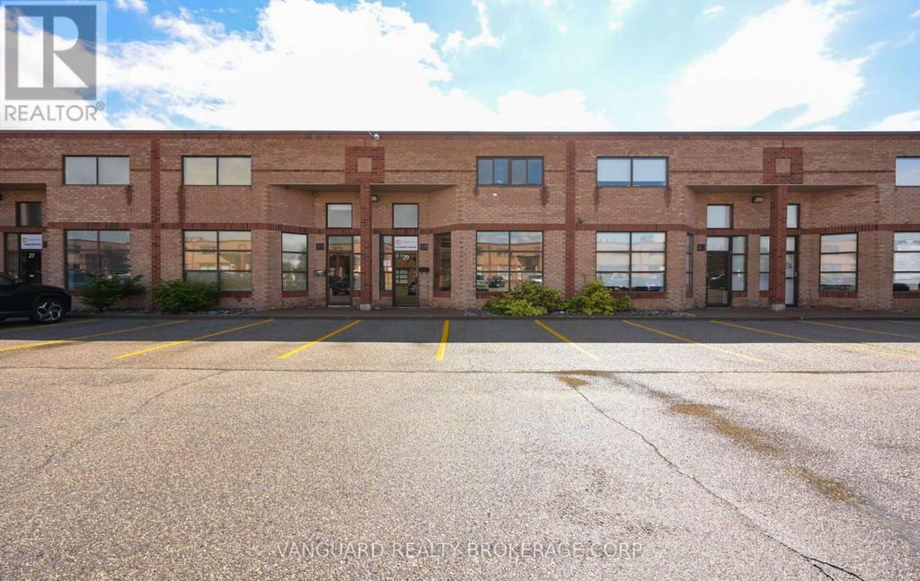 29 - 160 Applewood Crescent, Vaughan (concord)