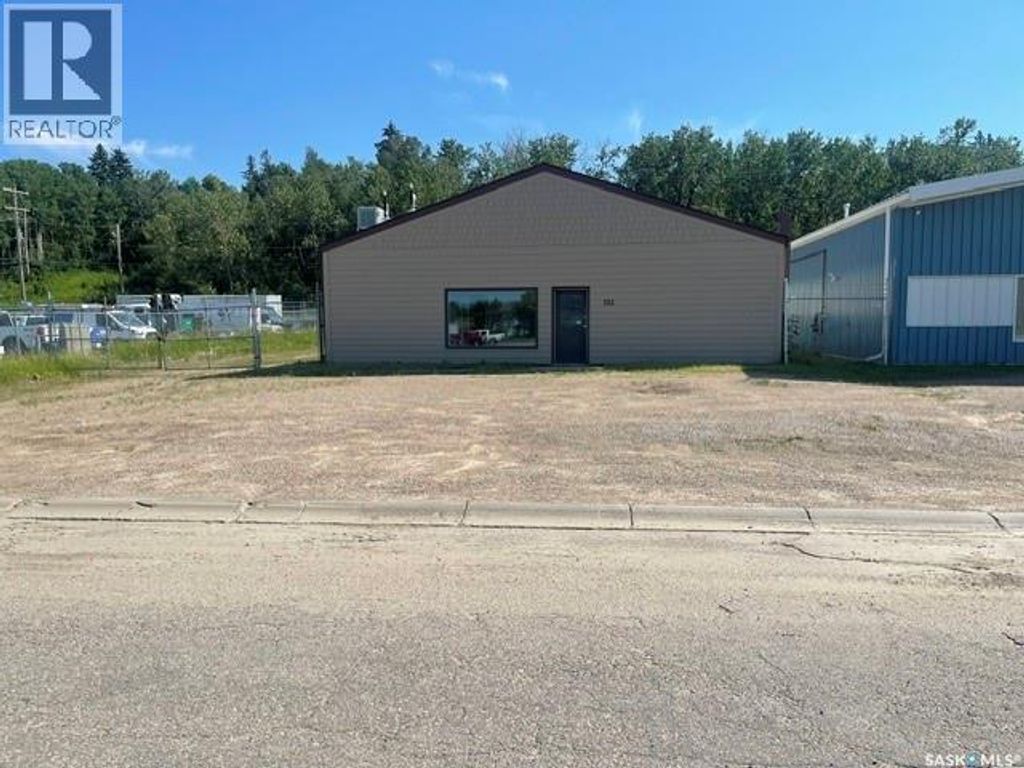 325 17th Street W, Prince Albert