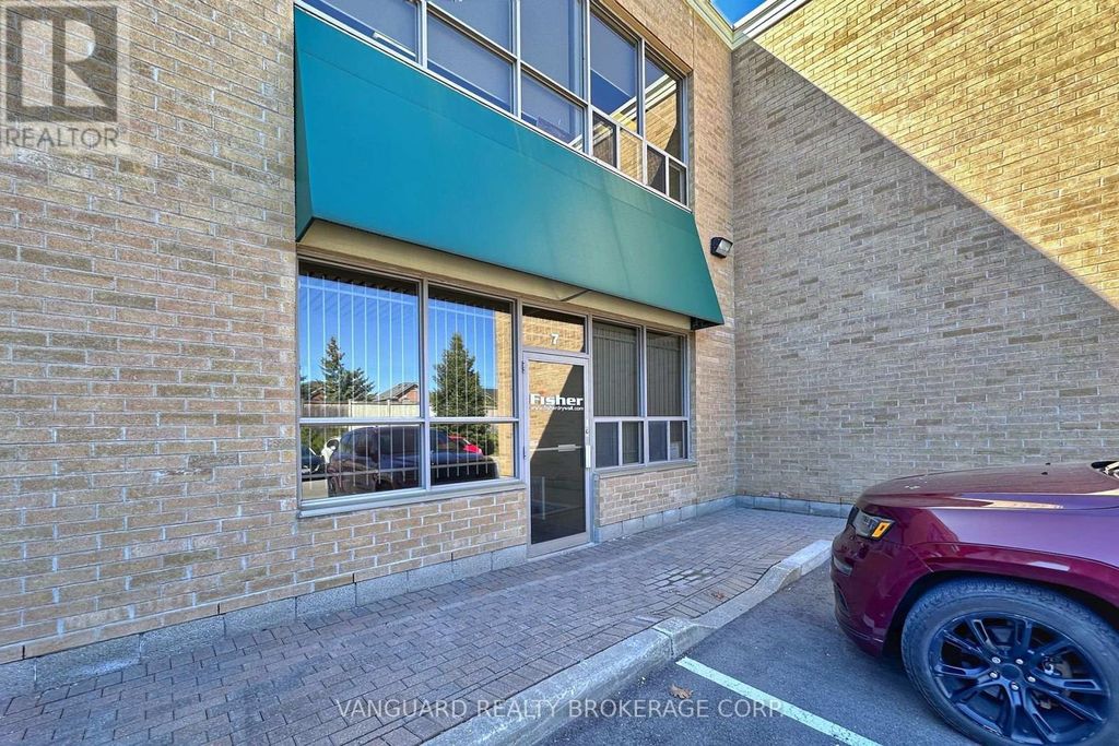 7 - 411 Confederation Parkway, Vaughan (concord)