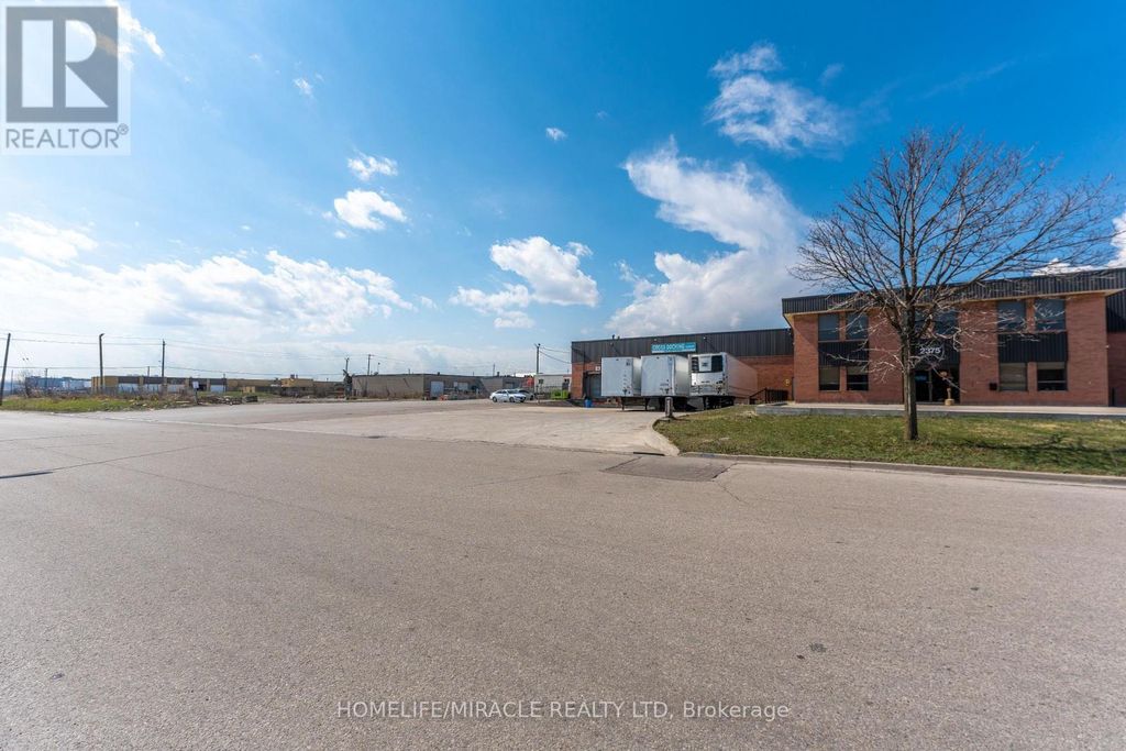 2375 Lucknow Drive, Mississauga (northeast)