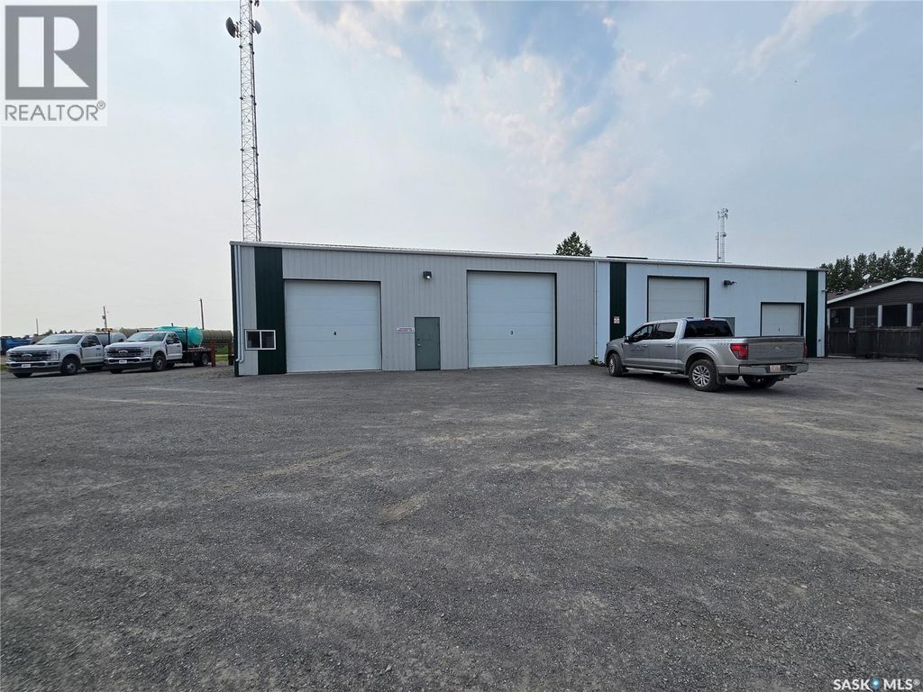 1 Eddys Avenue, Halbrite