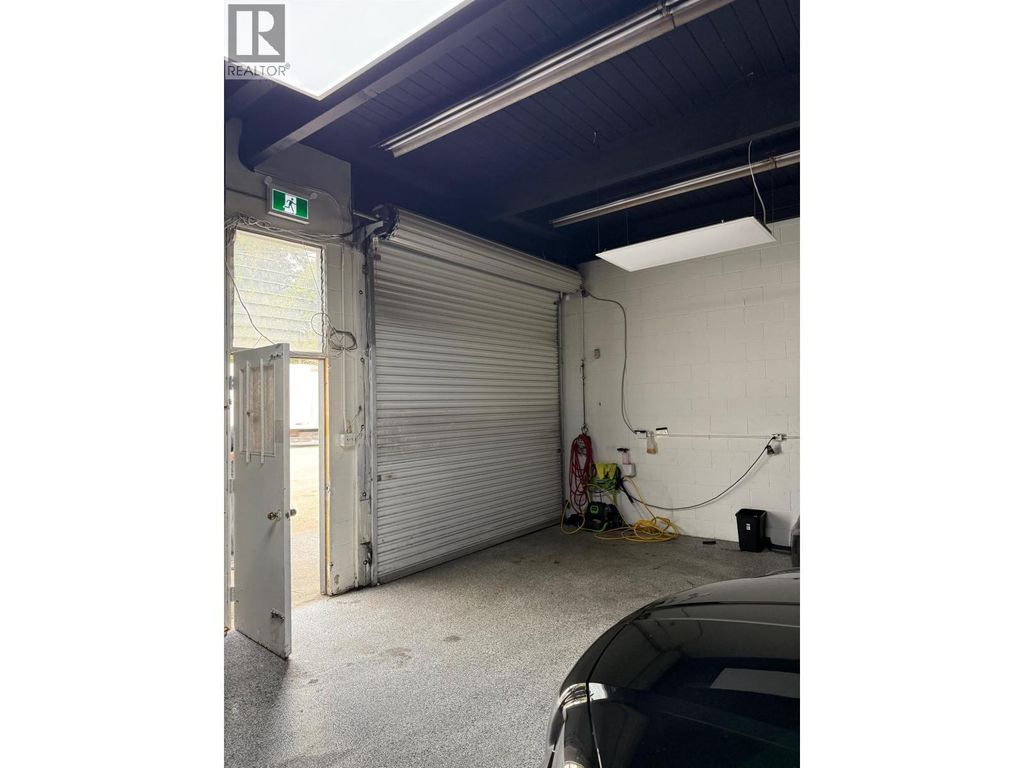 576 Lougheed Highway, Coquitlam