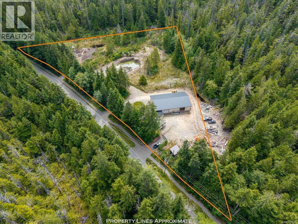 721 Bamfield Rd, Bamfield