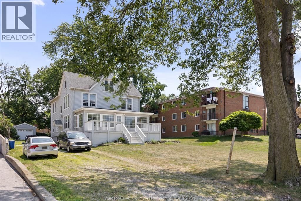 3177 Russell, Windsor