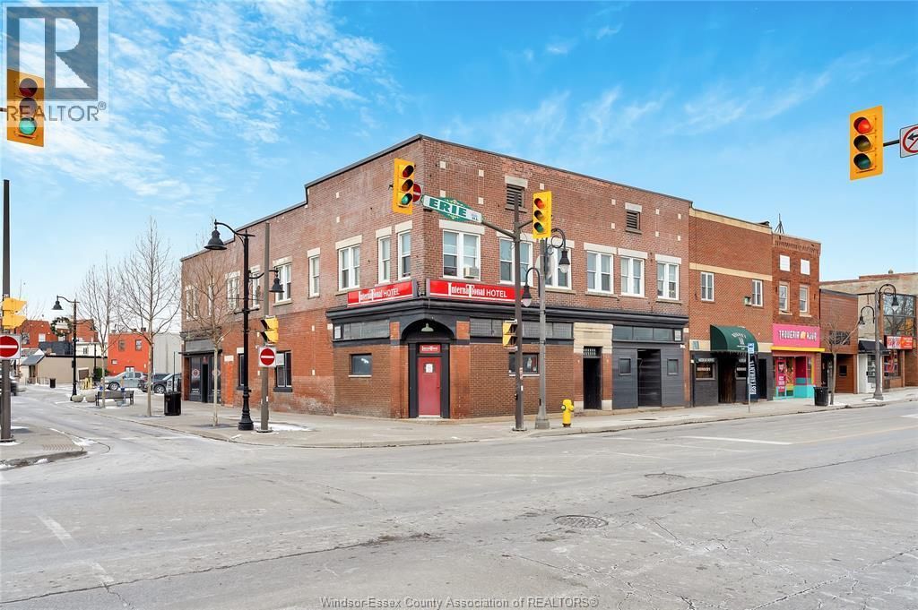 35 Erie Street South, Leamington