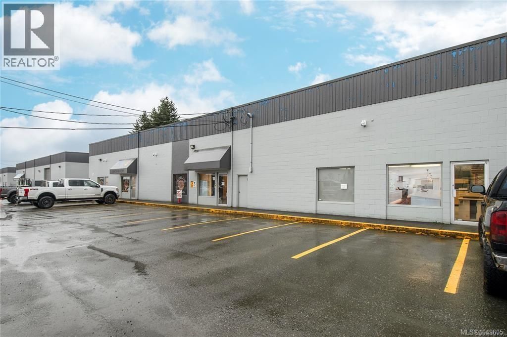 M 1580 Willow St, Campbell River